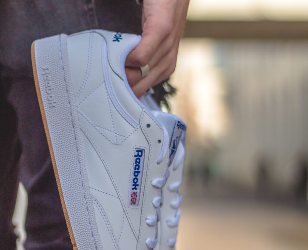 Adidas pone fin a la era Reebok con una venta de 2.500 millones de dólares  - Espanol News - espanol.news